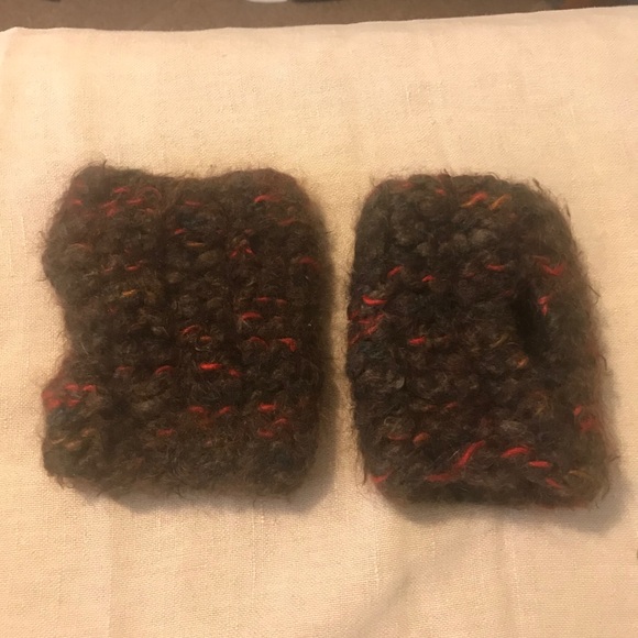 Handmade knit wool fingerless gloves - Picture 5 of 8